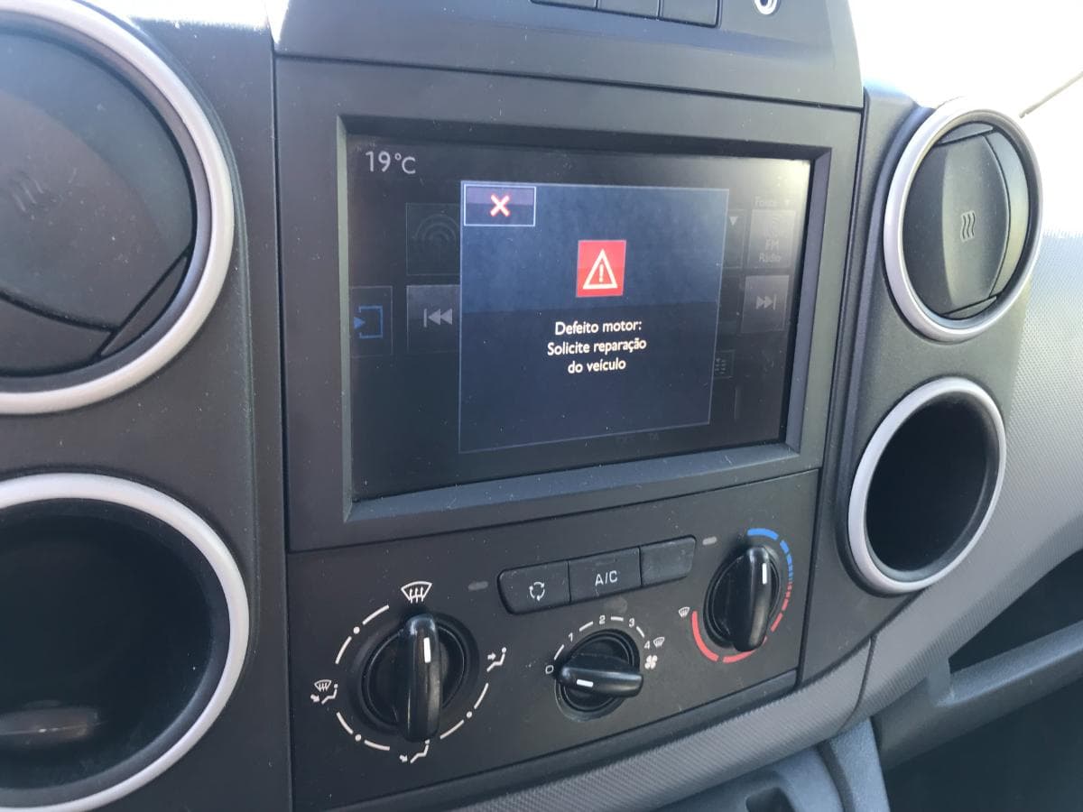 Peugeot Partner 1.6HDI · Ano 2015 — imagem 24