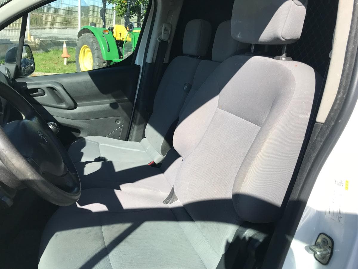 Peugeot Partner 1.6HDI · Ano 2015 — imagem 25