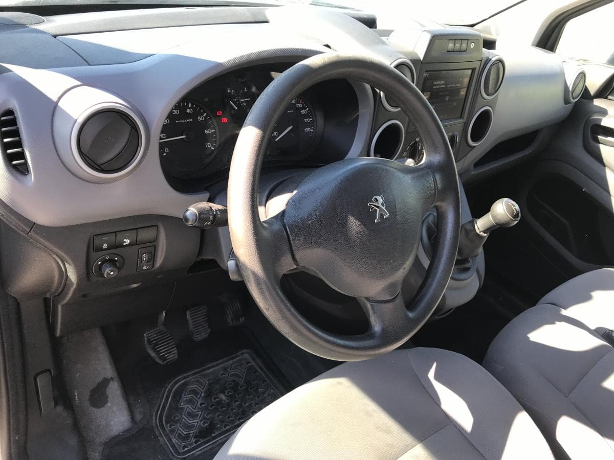 Peugeot Partner 1.6HDI · Ano 2015 — imagem 26