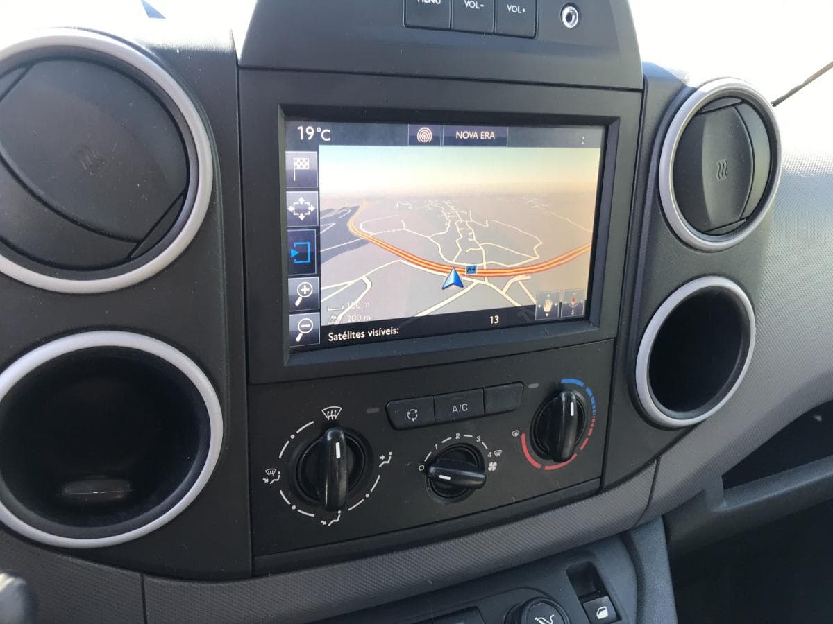 Peugeot Partner 1.6HDI · Ano 2015 — imagem 29