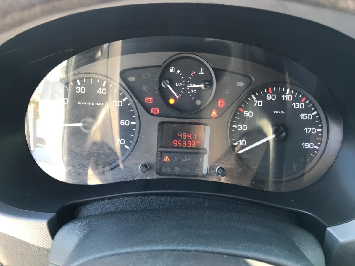 Peugeot Partner 1.6HDI · Ano 2015 — imagem 31