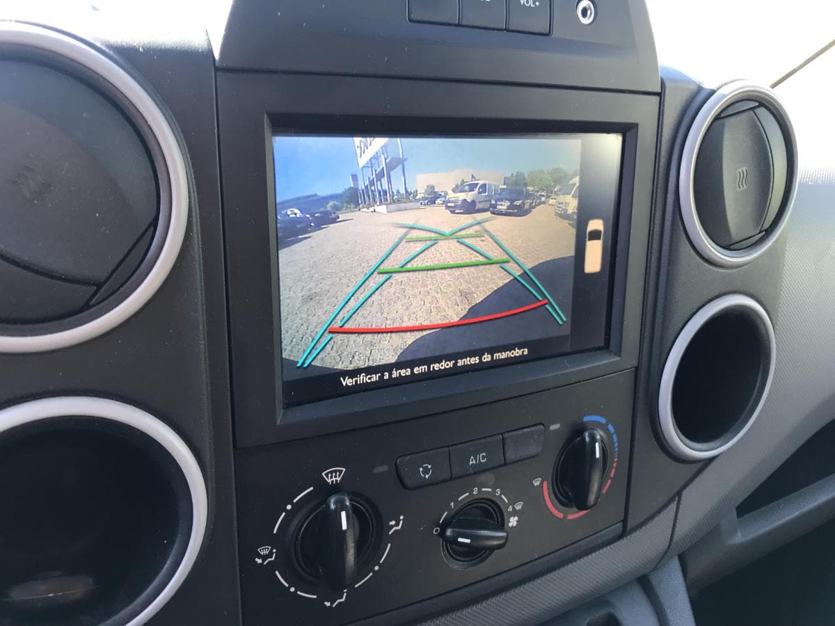 Peugeot Partner 1.6HDI · Ano 2015 — imagem 37
