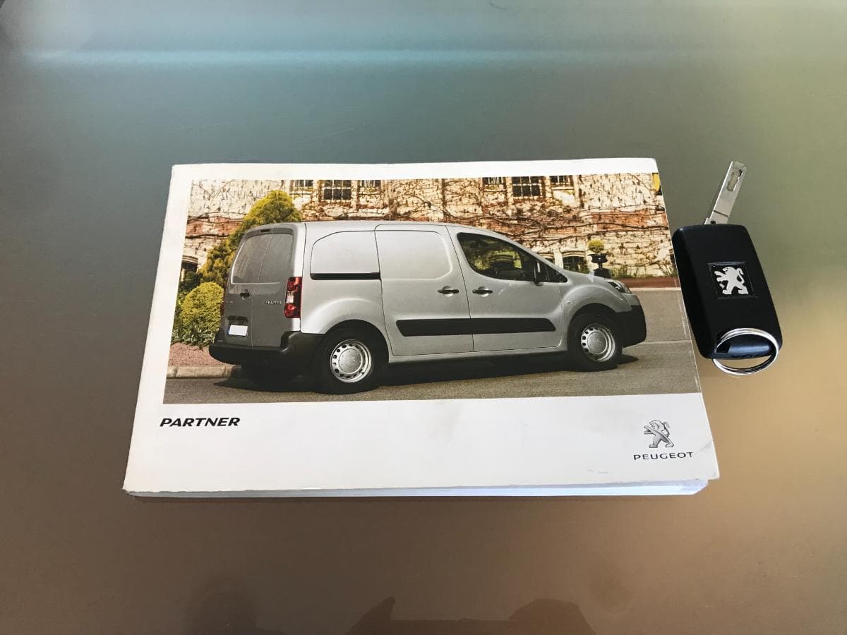 Peugeot Partner 1.6HDI · Ano 2015 — imagem 38