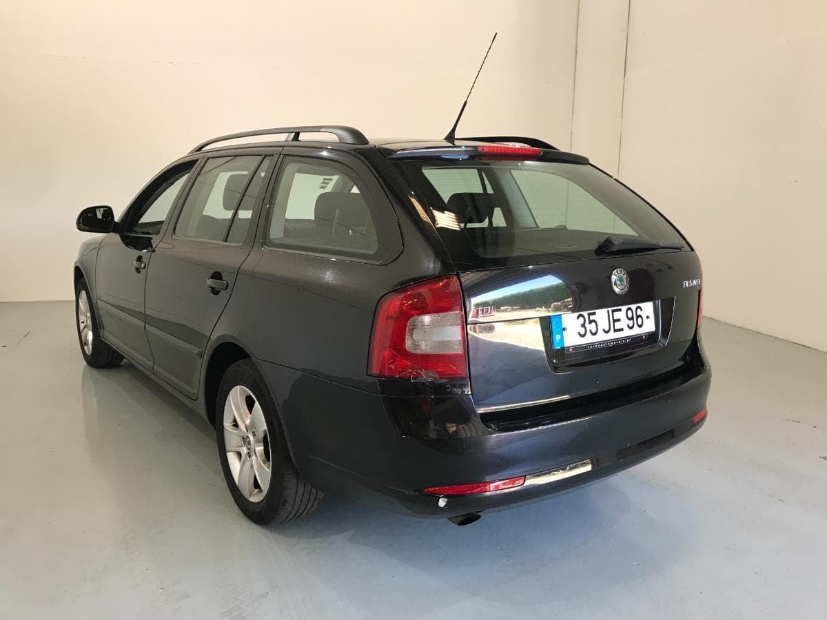 Skoda Octavia 1.6TDI · Ano 2010 — imagem 6