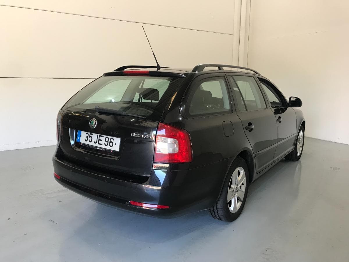 Skoda Octavia 1.6TDI · Ano 2010 — imagem 4