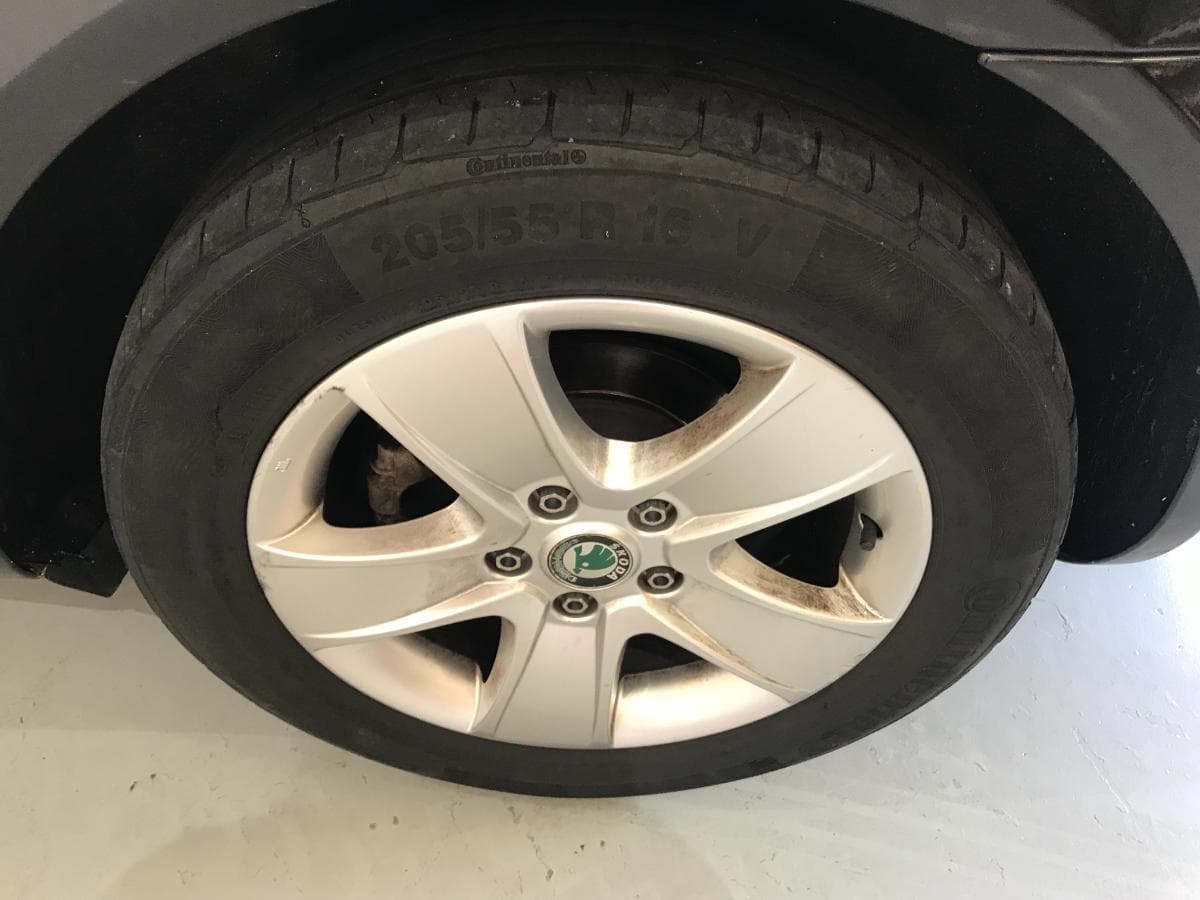 Skoda Octavia 1.6TDI · Ano 2010 — imagem 14