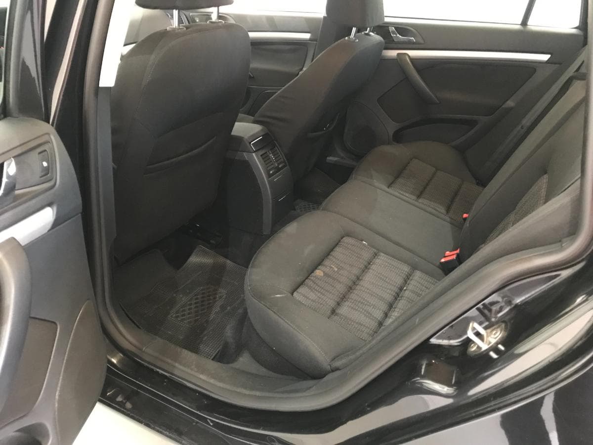 Skoda Octavia 1.6TDI · Ano 2010 — imagem 24