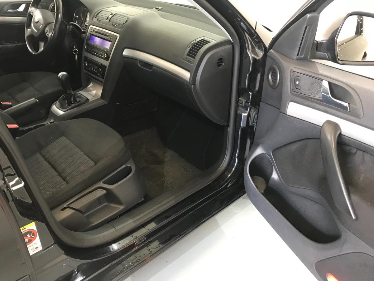 Skoda Octavia 1.6TDI · Ano 2010 — imagem 27