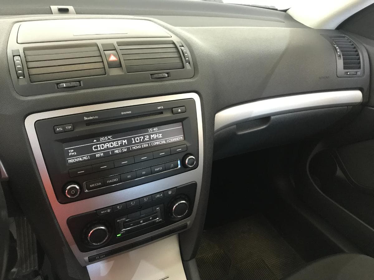 Skoda Octavia 1.6TDI · Ano 2010 — imagem 33