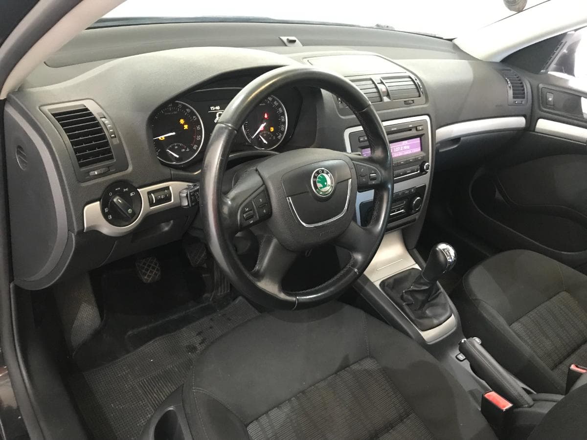Skoda Octavia 1.6TDI · Ano 2010 — imagem 35