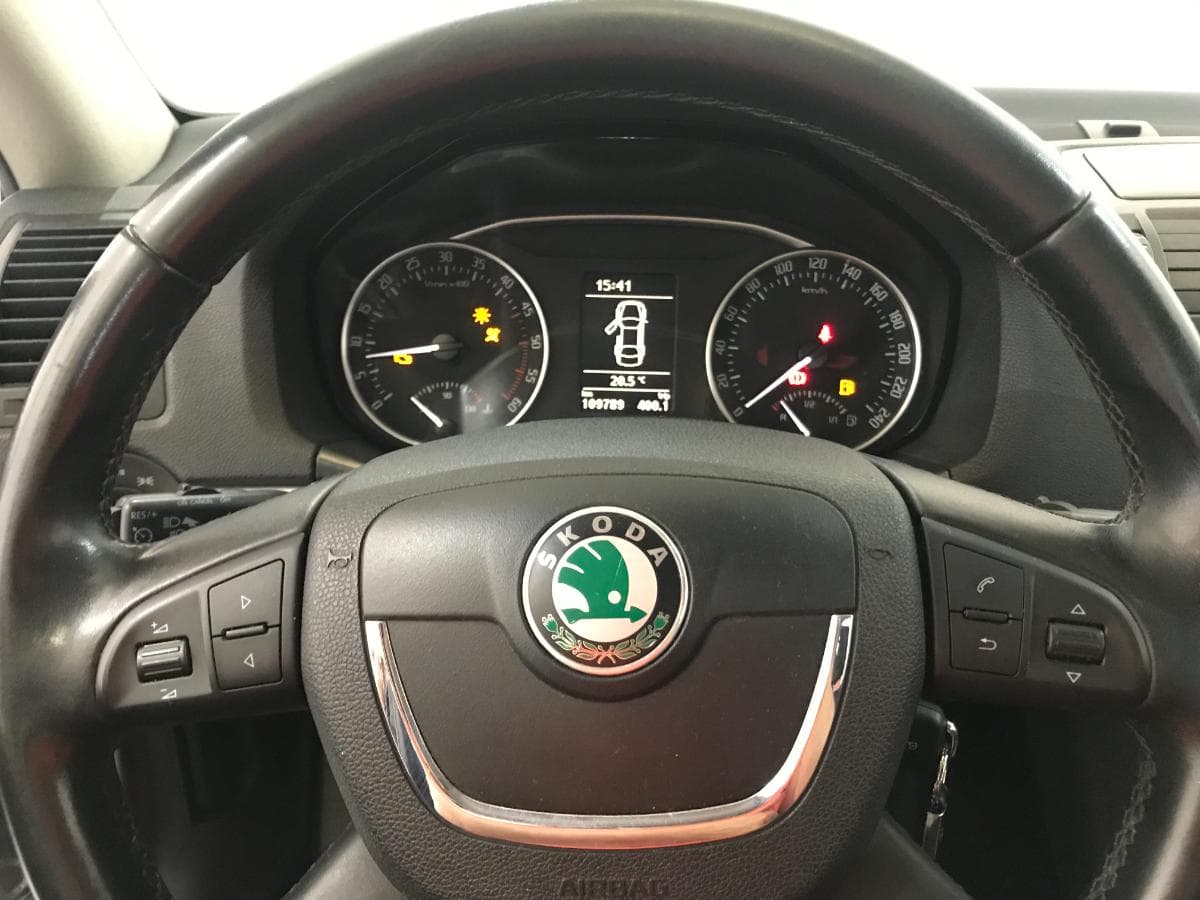 Skoda Octavia 1.6TDI · Ano 2010 — imagem 37