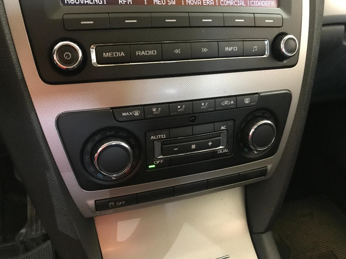 Skoda Octavia 1.6TDI · Ano 2010 — imagem 39