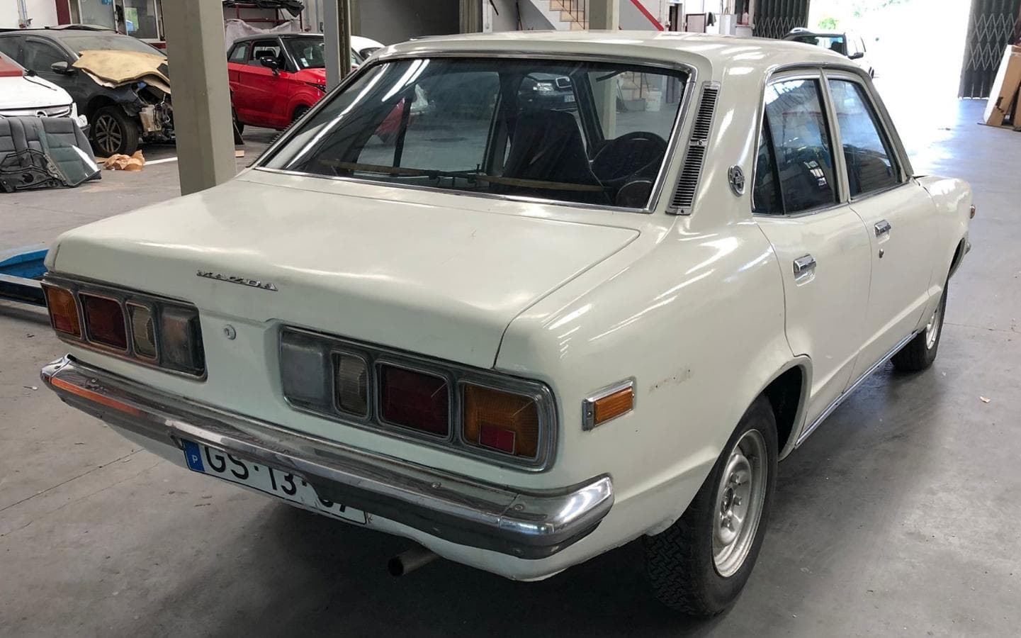 MAZDA 818 - 1975 — imagem 2