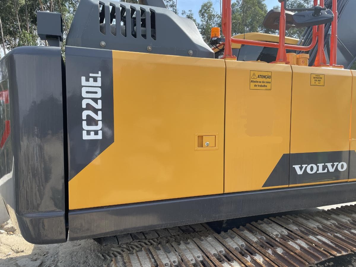 Escavadora Rastos Volvo EC220 EL — imagem 4