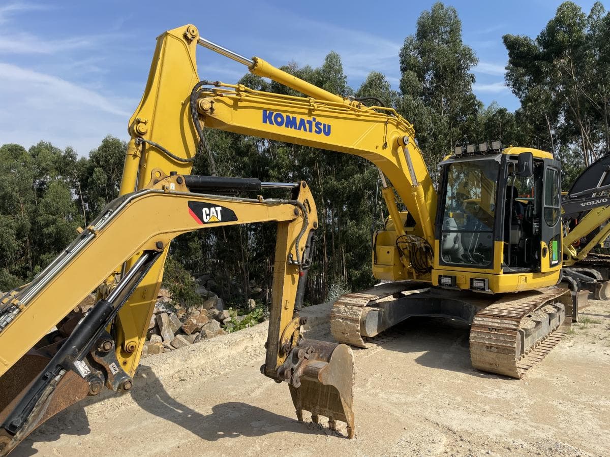 Giratória Komatsu PC138 US-8 — imagem 5