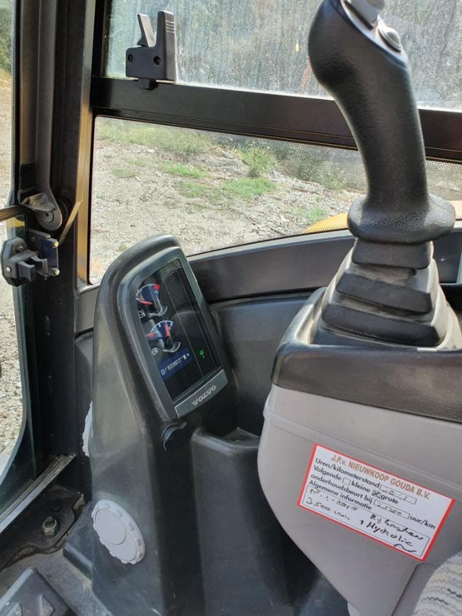Mini Giratória Volvo EC35C — imagem 9