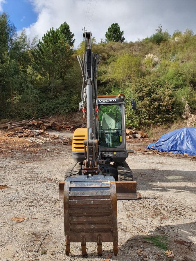 Mini Giratória Volvo EC35C — imagem 2