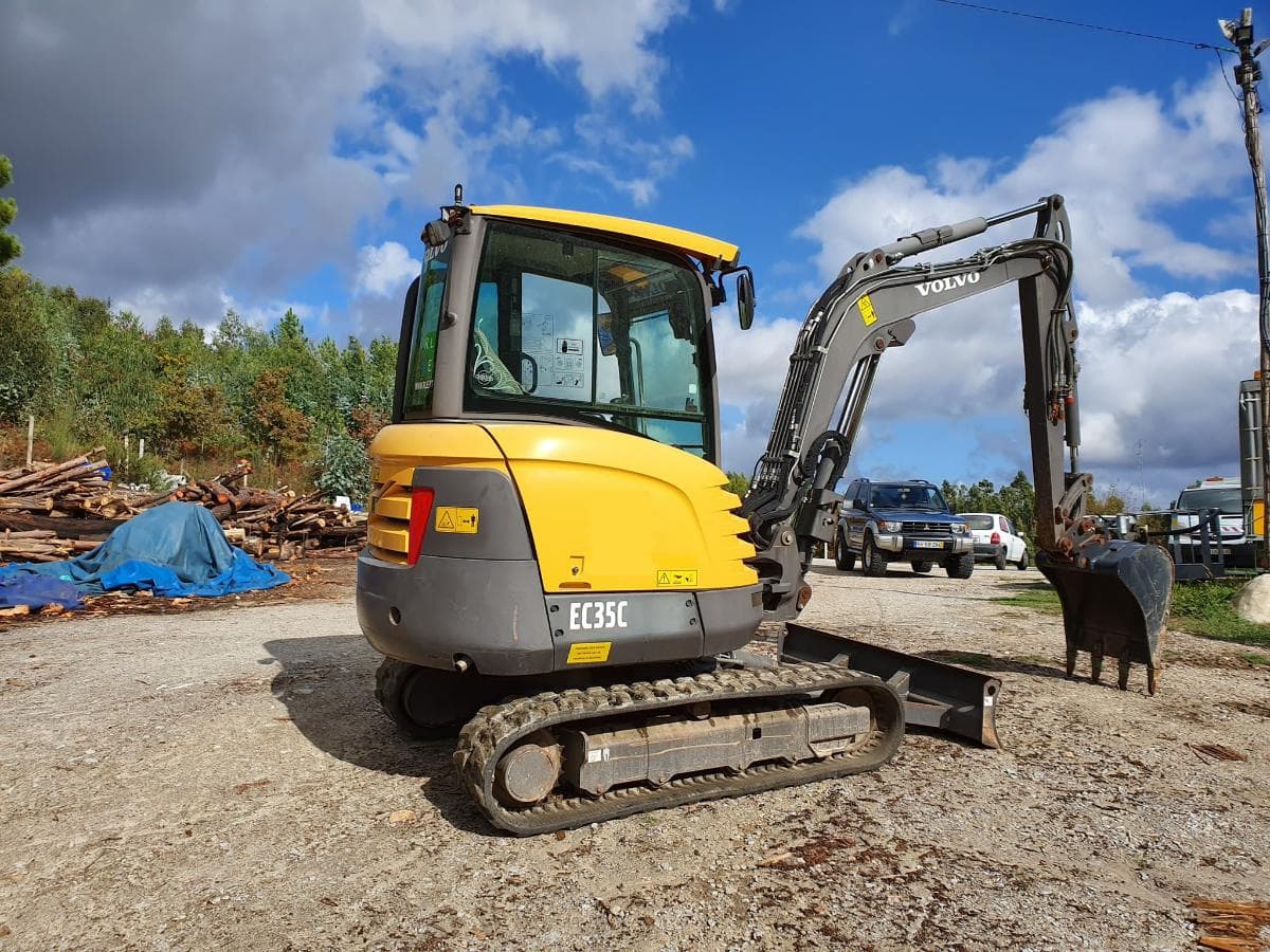 Mini Giratória Volvo EC35C — imagem 4