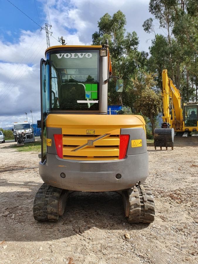 Mini Giratória Volvo EC35C — imagem 5