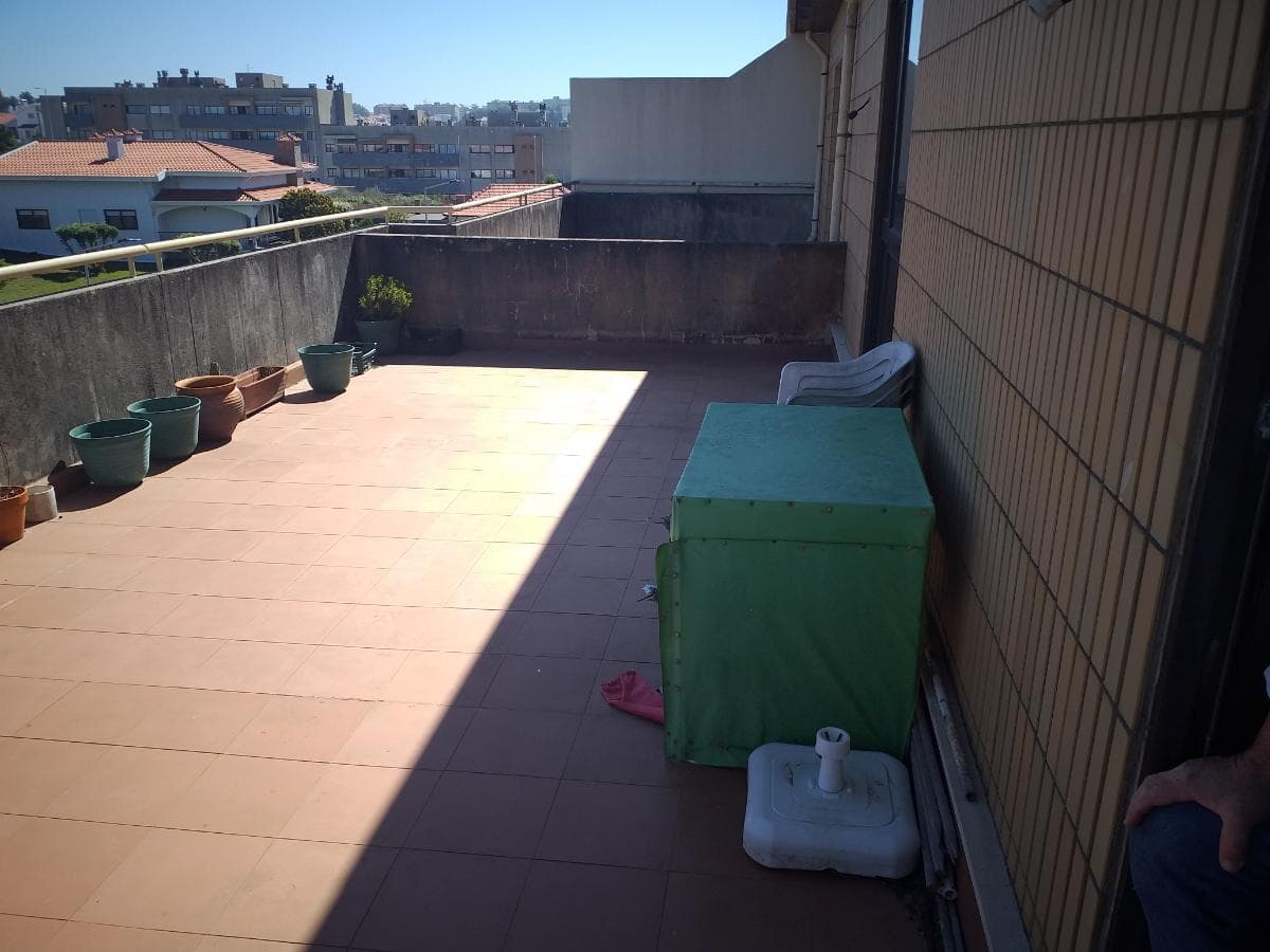 Usufruto · Apartamento T2 com Lugares de Garagem e Arrumos · Vila Nova de Gaia — image 12