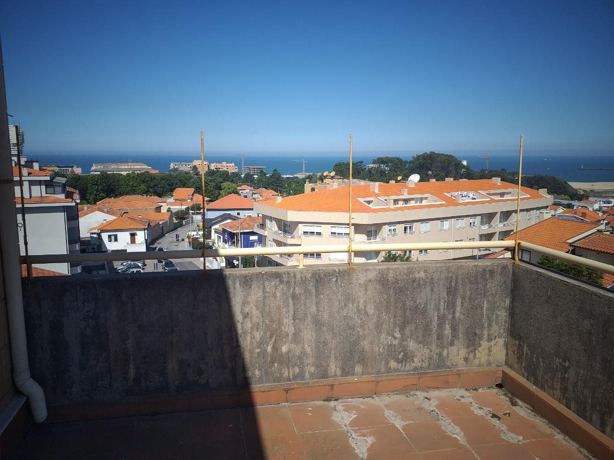 Usufruto · Apartamento T2 com Lugares de Garagem e Arrumos · Vila Nova de Gaia — image 14