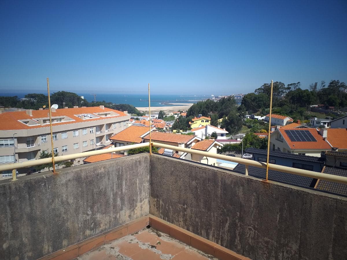 Usufruto · Apartamento T2 com Lugares de Garagem e Arrumos · Vila Nova de Gaia — image 13