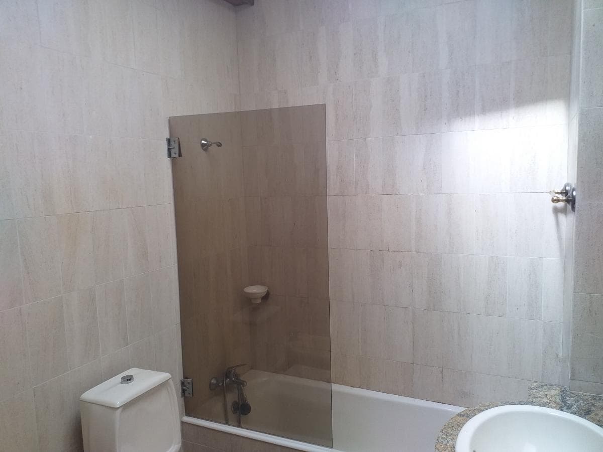 Usufruto · Apartamento T2 com Lugares de Garagem e Arrumos · Vila Nova de Gaia — image 11
