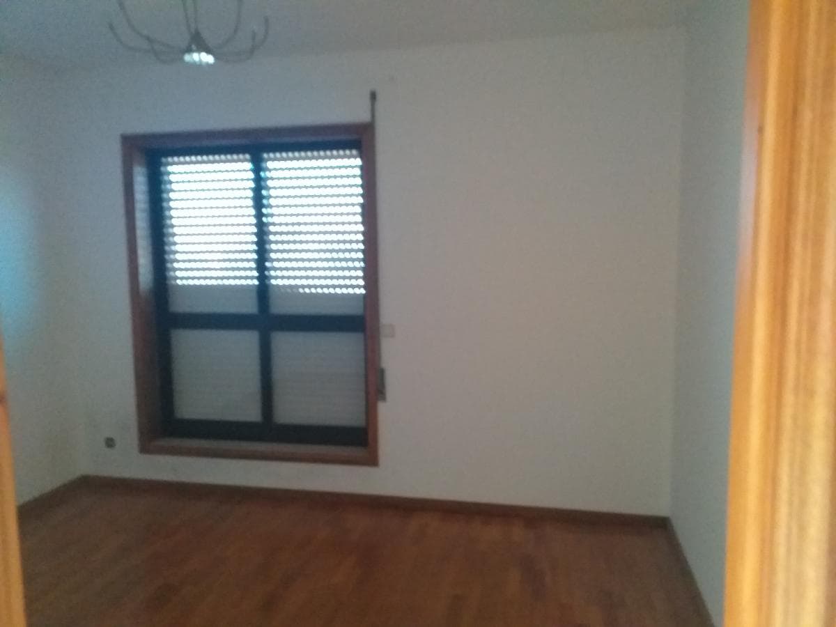 Usufruto · Apartamento T2 com Lugares de Garagem e Arrumos · Vila Nova de Gaia — image 9