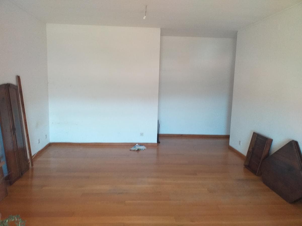 Usufruto · Apartamento T2 com Lugares de Garagem e Arrumos · Vila Nova de Gaia — image 8