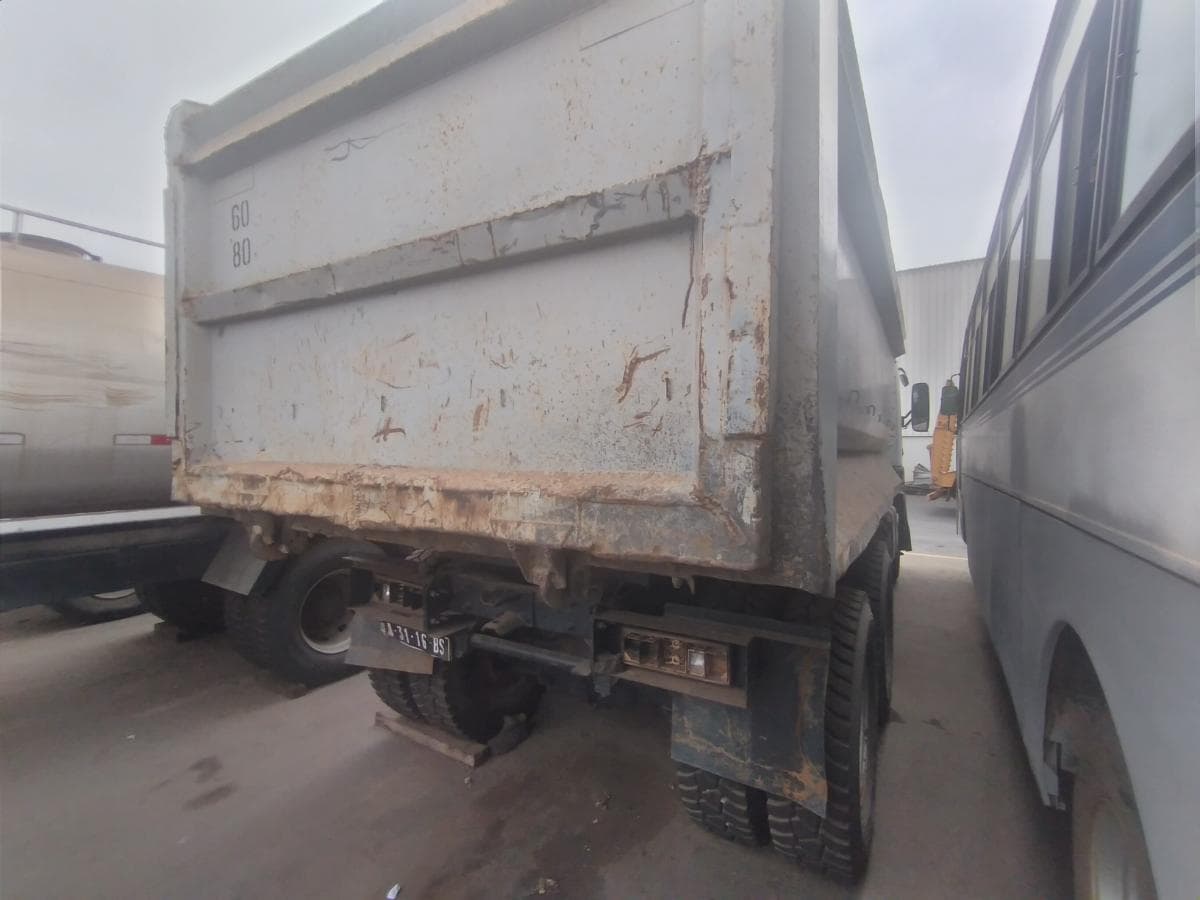 Camião Basculante (6X4) VOLVO FM 13 · Viana — imagem 3