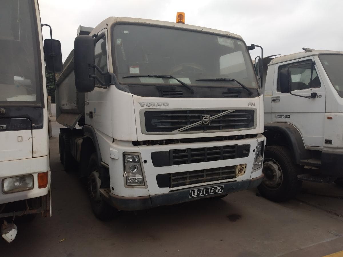 Camião Basculante (6X4) VOLVO FM 13 · Viana — imagem 6