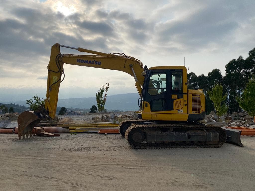 Giratória Komatsu PC138 US-8 — imagem 2