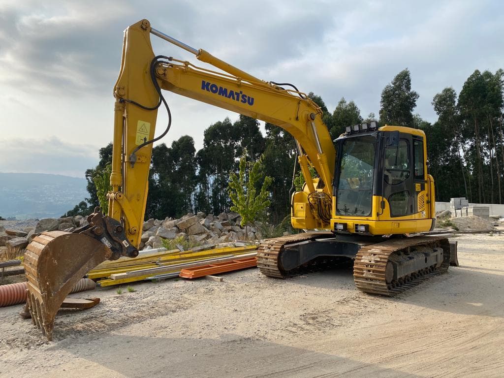 Giratória Komatsu PC138 US-8 — imagem 1