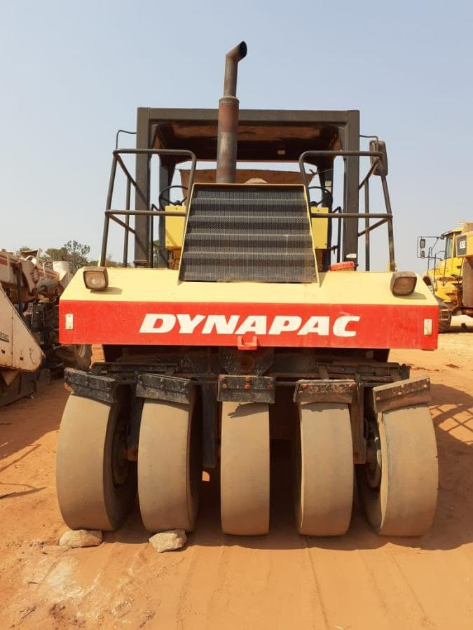 Cilindro de Pneus (28T) DYNAPAC CP 271 · Viana — imagem 2