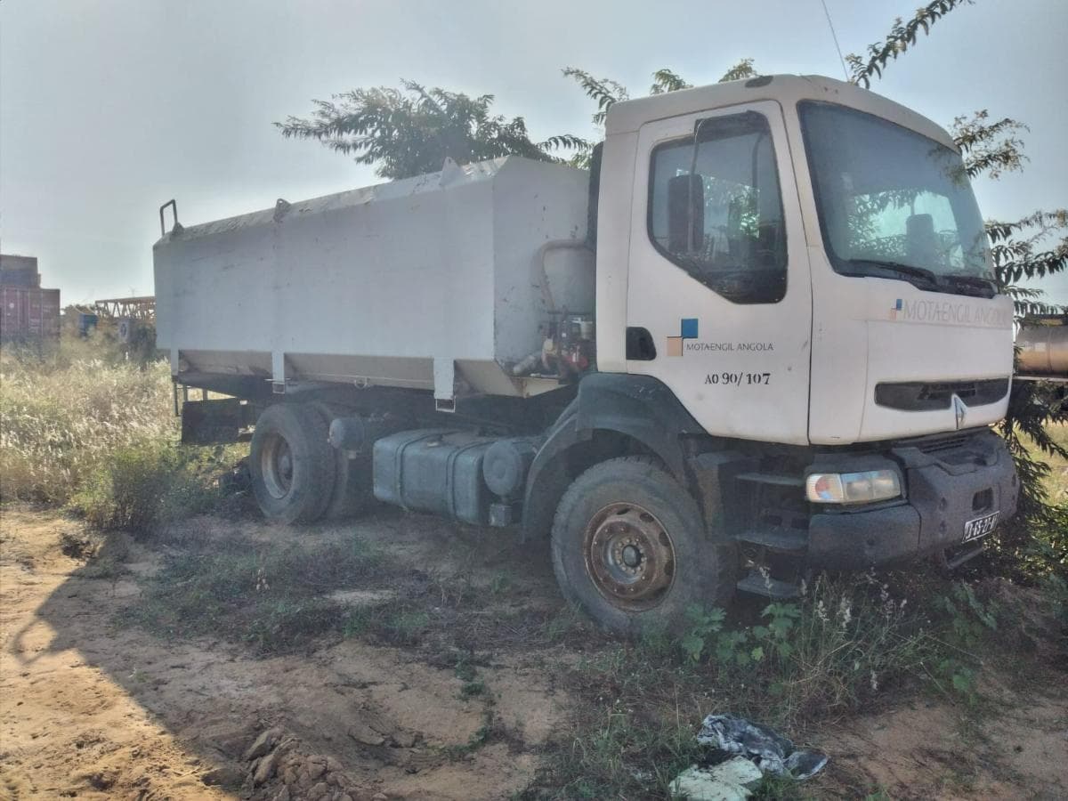 Autotanque (15M3) RENAULT · Viana