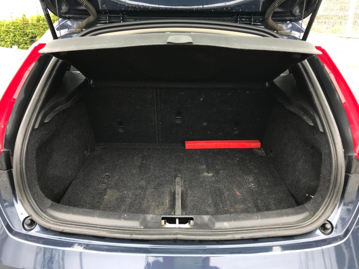 Volvo V40 D2 · Ano 2014 — imagen 9