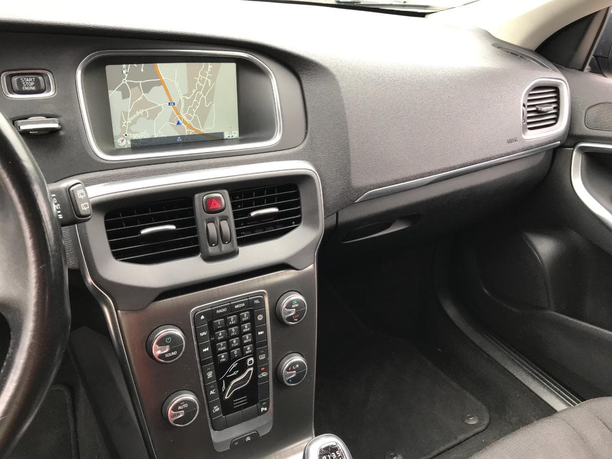 Volvo V40 D2 · Ano 2014 — imagen 18