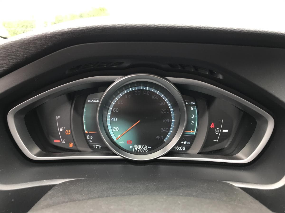 Volvo V40 D2 · Ano 2014 — imagen 19