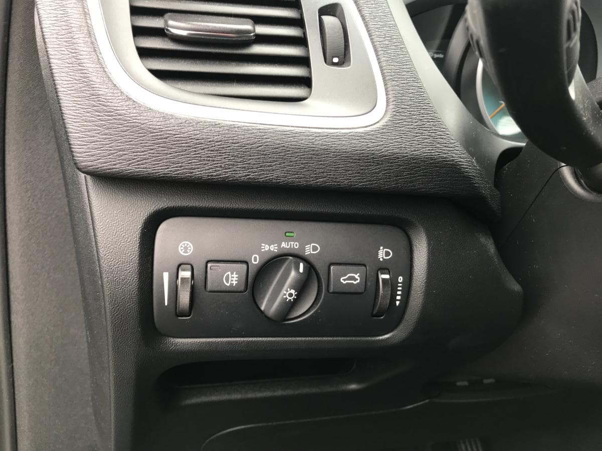 Volvo V40 D2 · Ano 2014 — imagen 28
