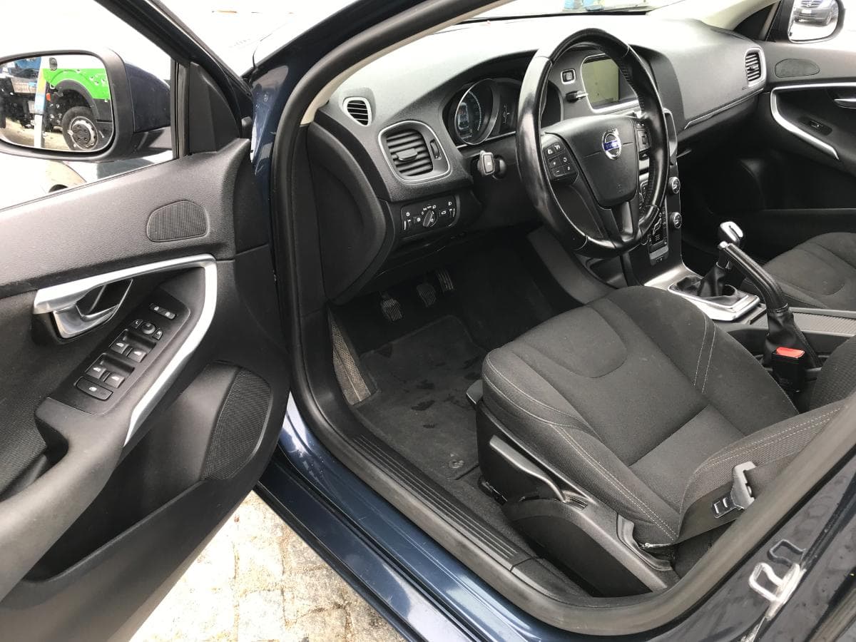 Volvo V40 D2 · Ano 2014 — imagen 17
