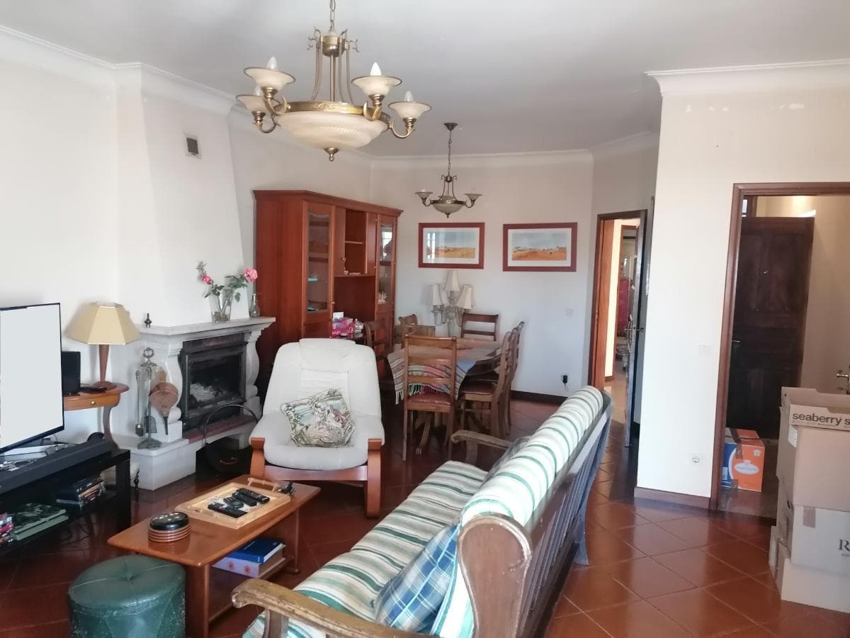 Moradia Geminada V2 · Sintra — imagem 8