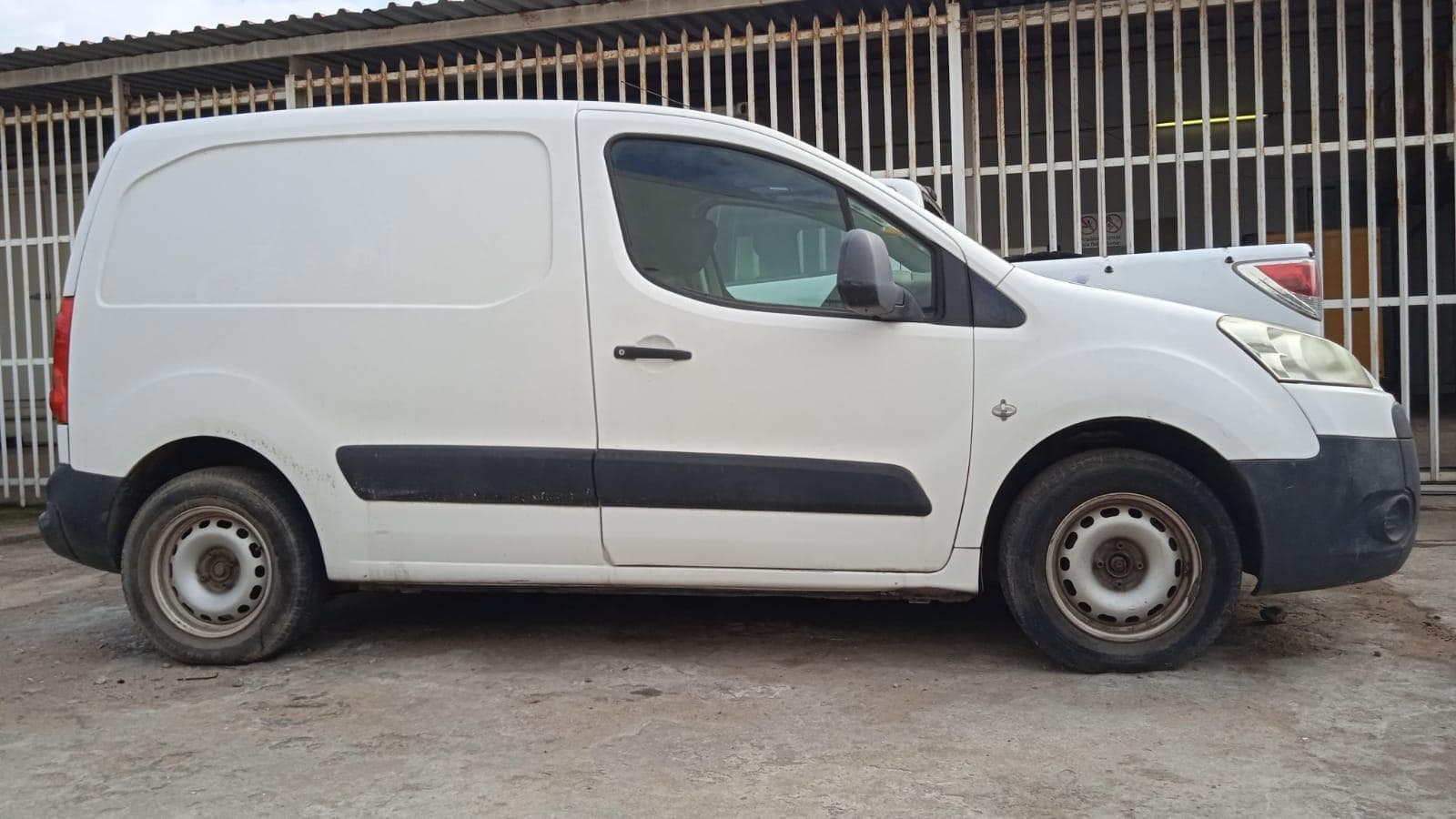 Peugeot Partner ·