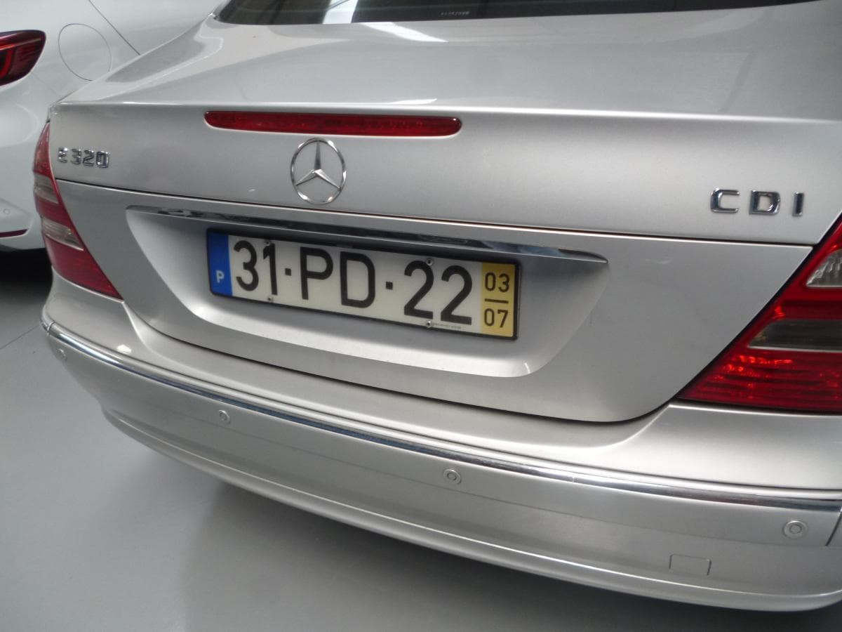 Mercedes-Benz E 320D · Ano 2003 — image 4