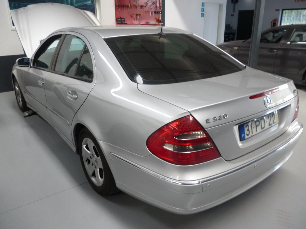Mercedes-Benz E 320D · Ano 2003 — image 3