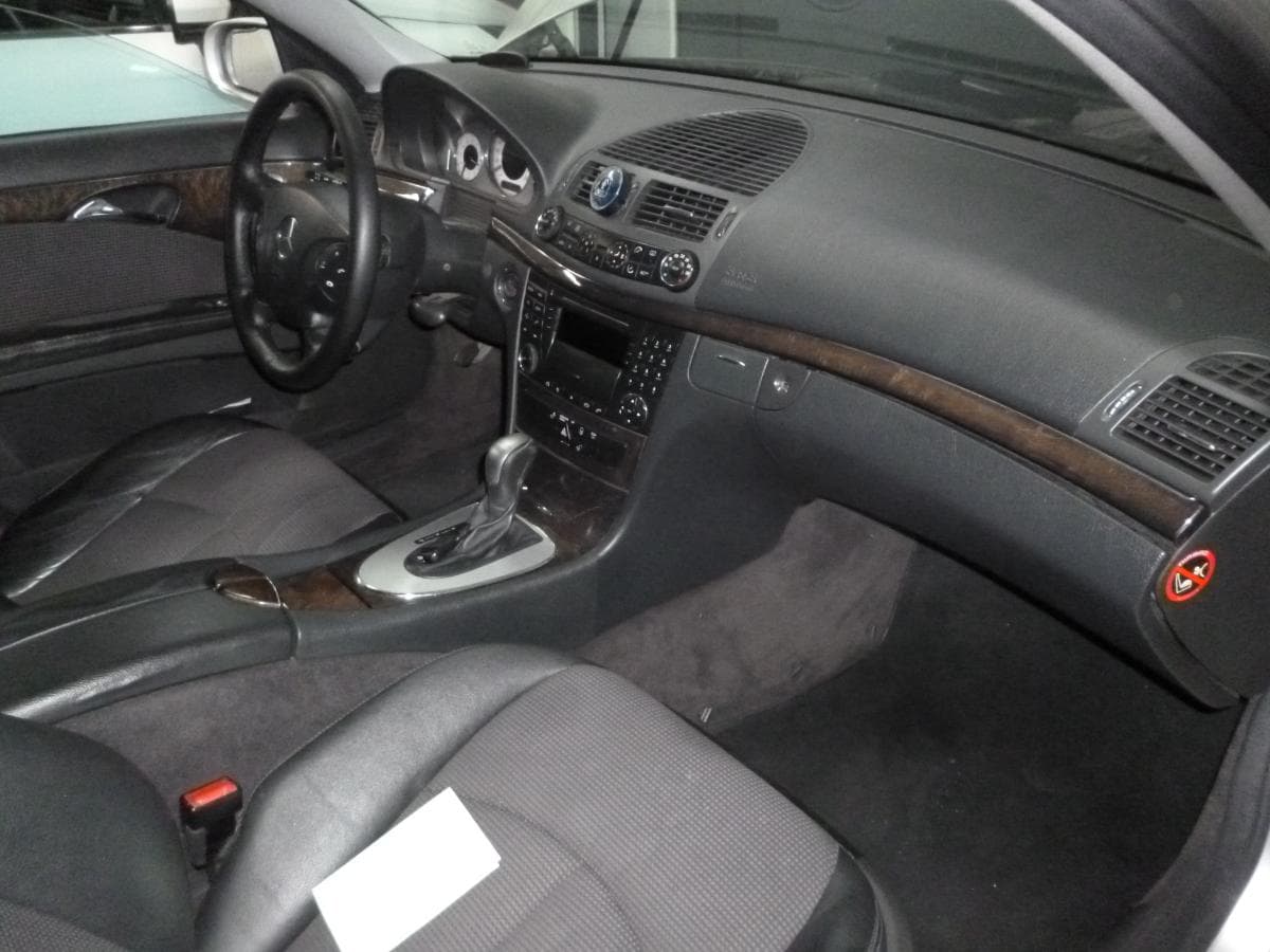 Mercedes-Benz E 320D · Ano 2003 — image 8