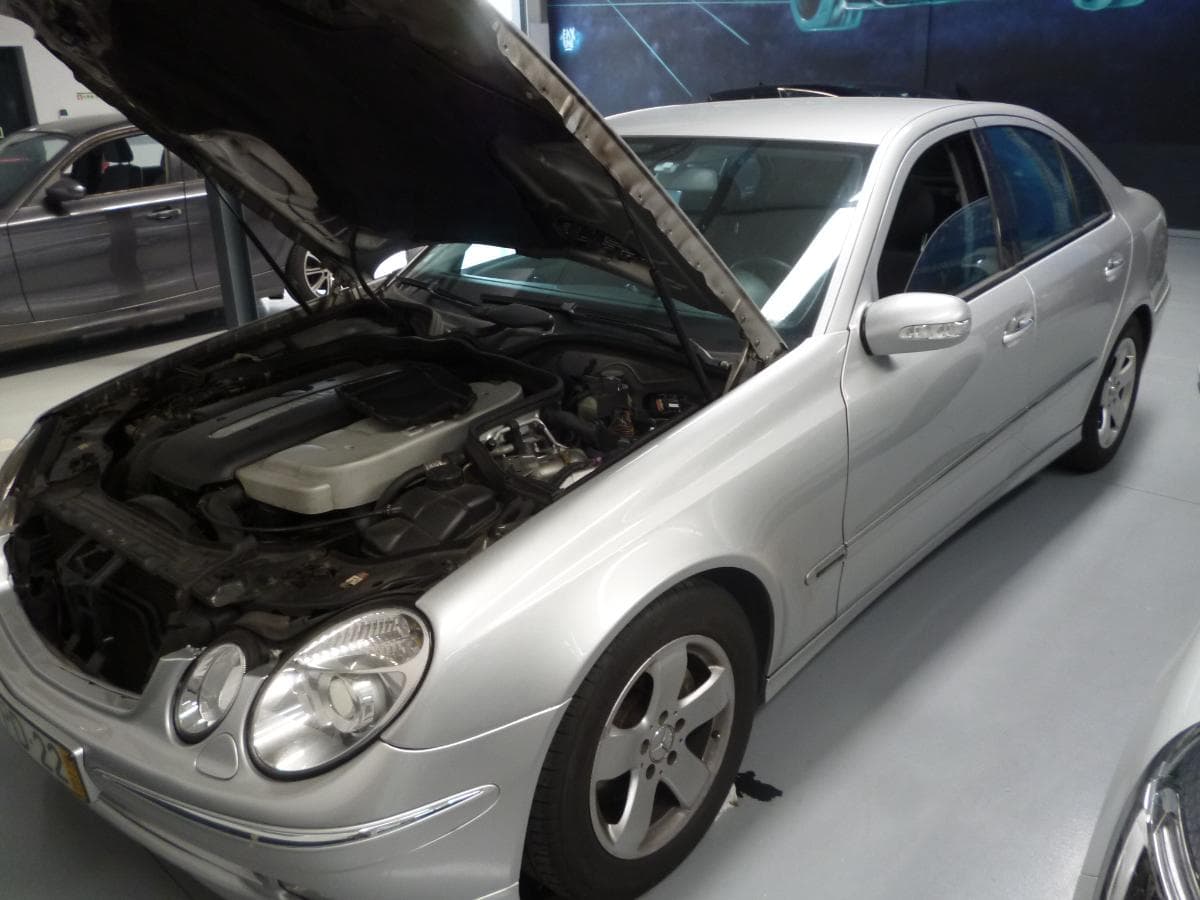 Mercedes-Benz E 320D · Ano 2003 — image 2