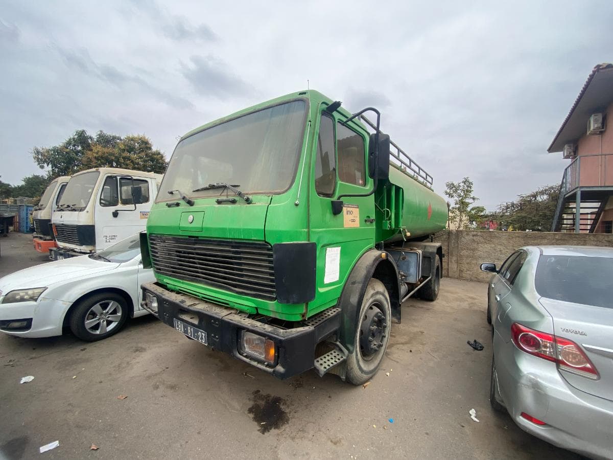 Camião Cisterna Mercedes-Benz 1935 (4X2) — imagem 1