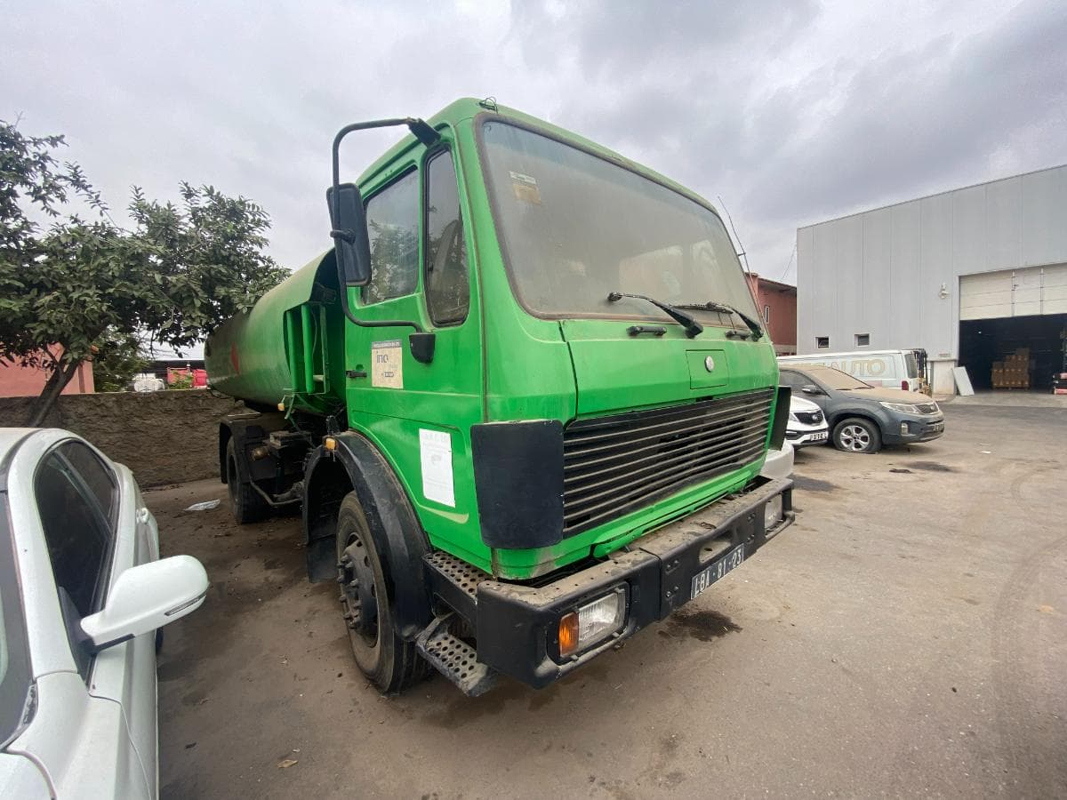 Camião Cisterna Mercedes-Benz 1935 (4X2) — imagem 6