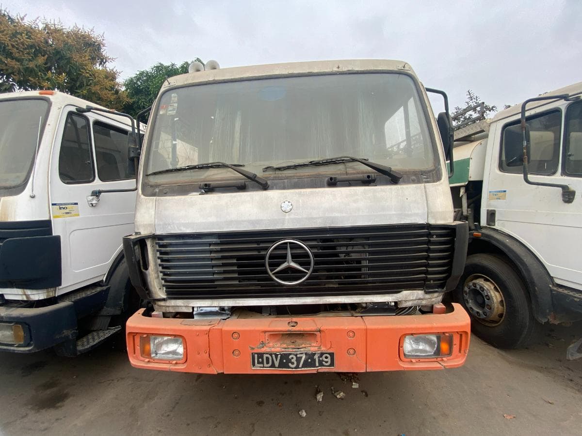 Camião Cisterna Mercedes-Benz 1935 (4X2) — imagem 2