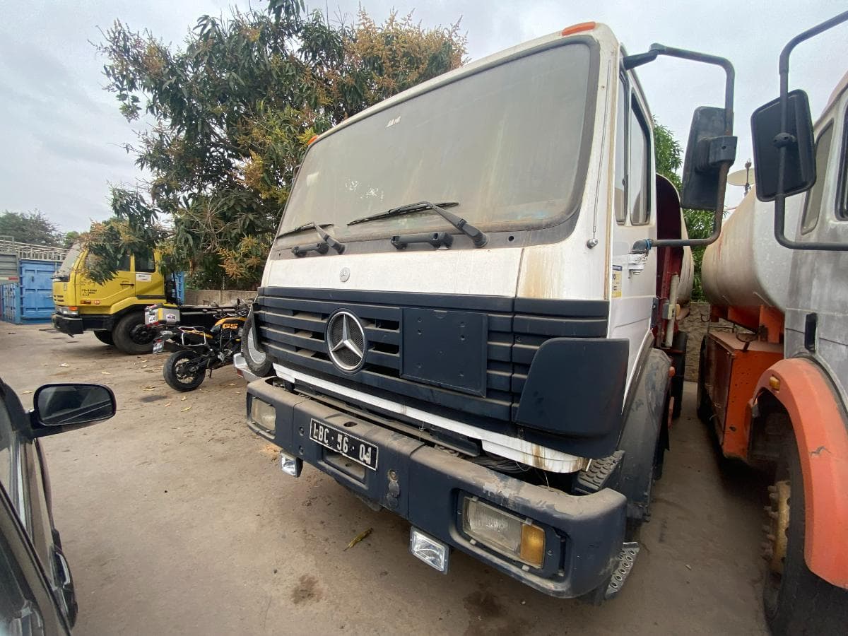 Camião Cisterna Mercedes-Benz 1935 (4X2) — imagem 3